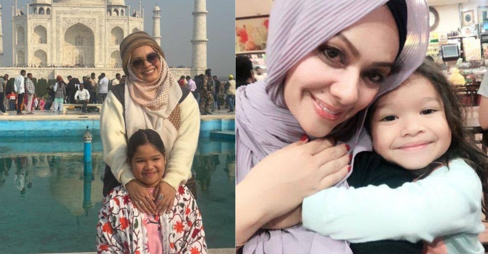 Sharifah Khasif bersama puterinya ketika masih kecil