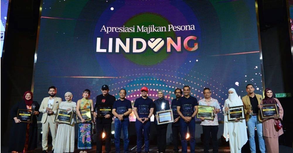 Neelofa antara lapan majikan yang menerima anugerah Majikan Pesona Lindung daripada Perkeso baru-baru ini.