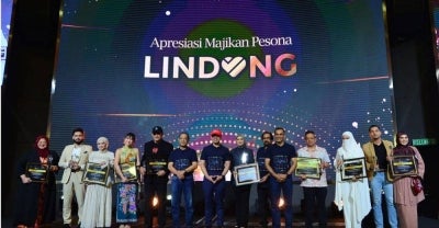 Neelofa antara lapan majikan yang menerima anugerah Majikan Pesona Lindung daripada Perkeso baru-baru ini.