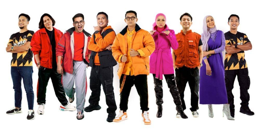 DJ Lin (dua dari kanan) bersama barisan penyampai yang lain.