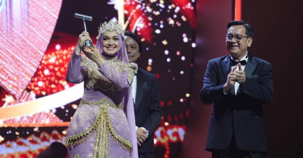 Biduanita Negara Datuk Seri Siti Nurhaliza menerima pengiktirafan khas.