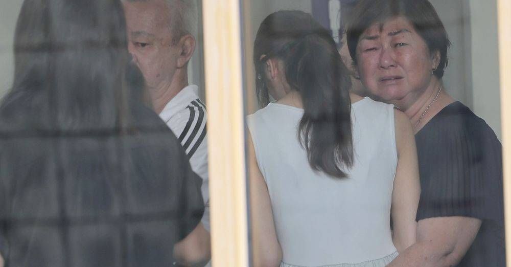 Keluarga pelajar maut ditikam berada di Jabatan Forensik PPUM (Foto: Bernama)