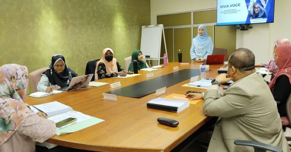 Dr Norliyana semasa menjalani sesi viva PhD beliau pada Jun 2024