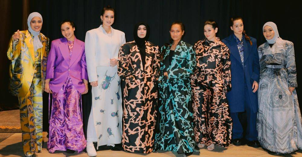 Barisan Icon Walk, menggabungkan dunia fesyen dan semangat nasional melalui kehadiran lapan ikon wanita negara dari pelbagai cabang.