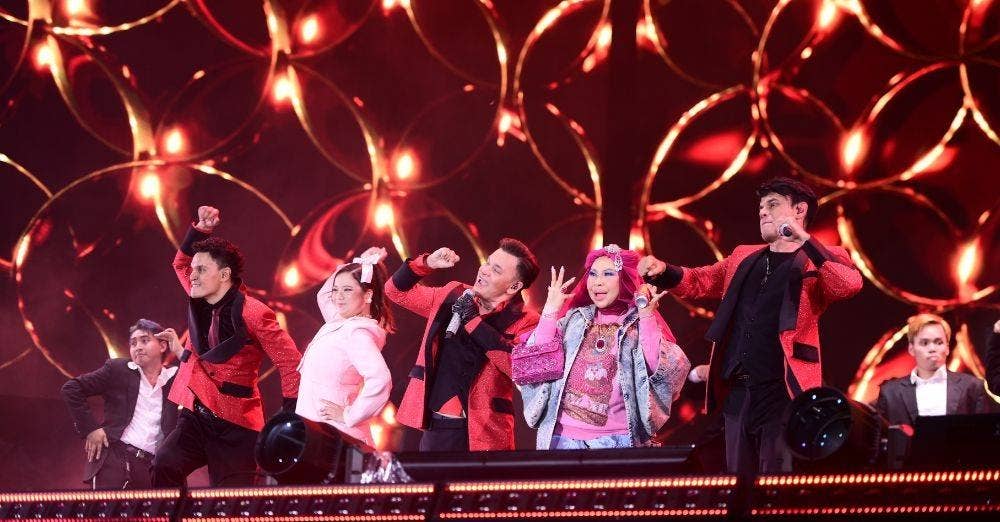 Kemunculan Leona dan Datuk Vida ketika lagu Gerenti Beres menggamatkan konsert malam itu.