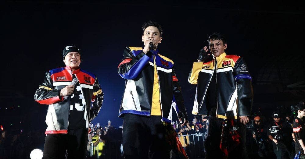 Momen KRU ke tengah tempat duduk peminat menggamit memori tersendiri.