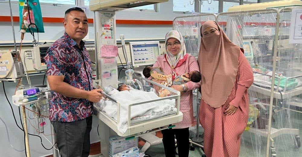 Mohd Fikry dan isteri, Sabrina Hakiem menerima keberangkatan Tengku Ampuan Pahang, Tunku Azizah Aminah Maimunah Iskandariah pada Disember.