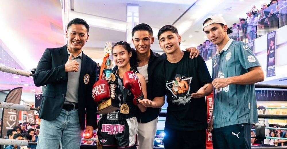 Dari kiri: Bapa, Zulfikar Ghazali di samping Mia, Jojo, Miki dan Elias.