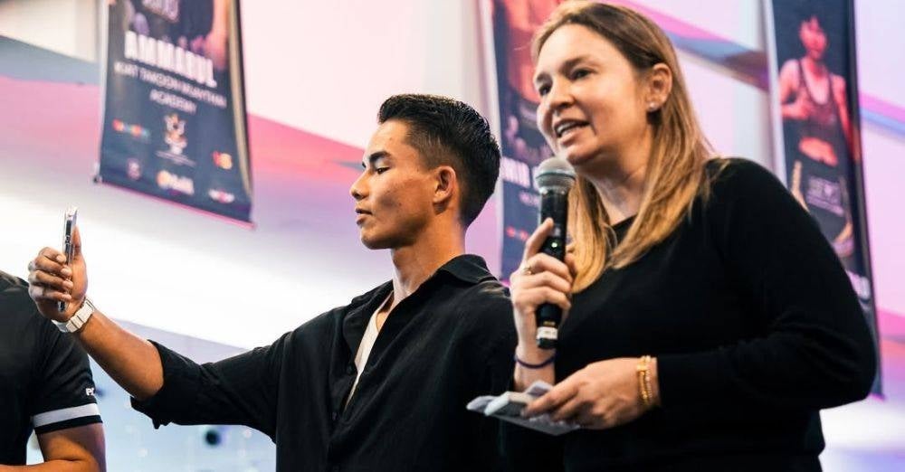 Ibu, Jennana Lynn Johnson antara orang penting di sebalik kejayaan anak-anaknya dalam sukan muay Thai.