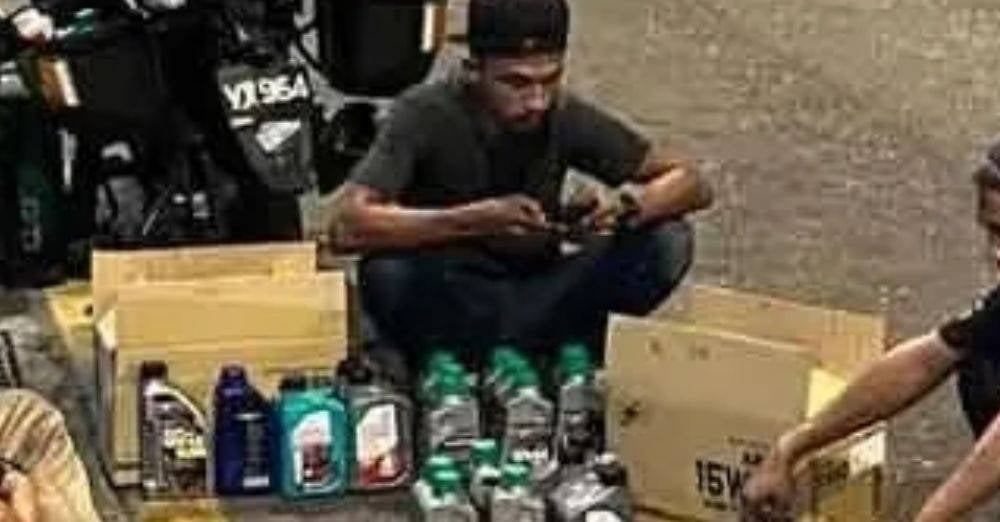 Mohd Yusof Mohd Noor juga dikenali sebagai Abang Minyak Hitam