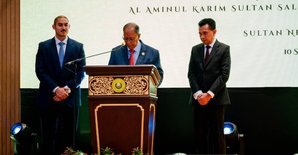 Sultan Kedah, Al-Aminul Karim Sultan Sallehuddin ibni Almarhum Sultan Badlishah berkenan merasmikan Hotel Hilton Burau Bay Langkawi.