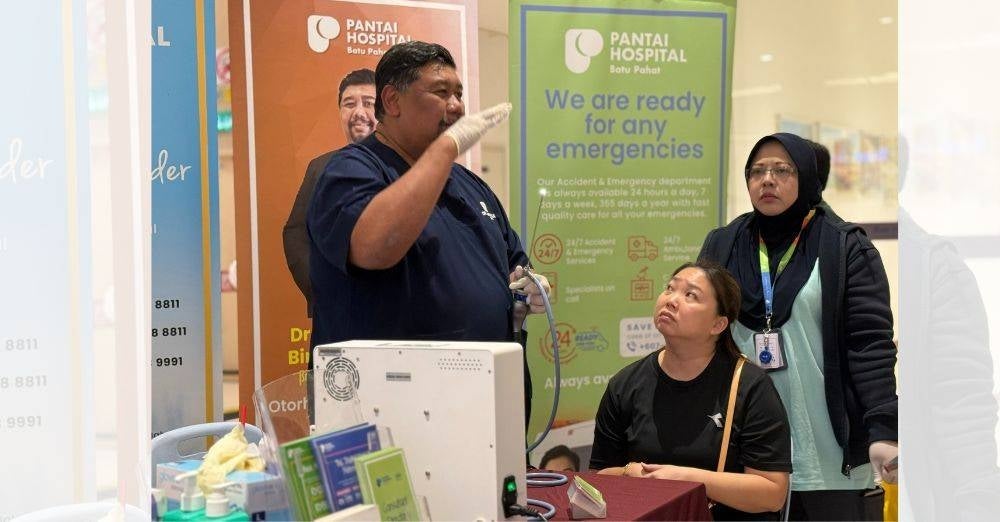 PAKAR Perunding Otorinolaringologi, Dr Ahmad Zulkifli di Pantai Hospital Batu Pahat menyediakan saringan endoskopi ENT secara percuma.