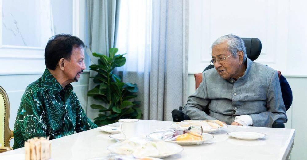 Suasana lawatan Sultan Brunei di IJN pada Ahad - Foto: Pejabat Tun Dr Mahathir Mohamad