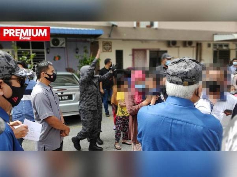 Etnik Rohingya yang diperiksa dalam operasi Kementerian Dalam Negeri (KDN) di Seberang Perai, Pulau Pinang pada Selasa