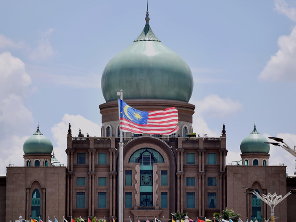 Berdasarkan kajian, usaha untuk membuat penambahbaikan kepada negara sering kali berhadapan dengan tentangan menggunakan senjata agama dan perkauman, kuasa dan politik wang.