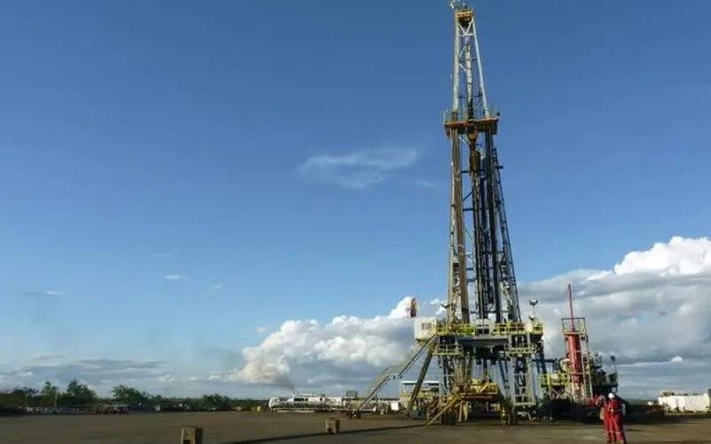 Gambar fail menunjukkan pelantar minyak di Anzoategui, Venezuela. - Foto AFP