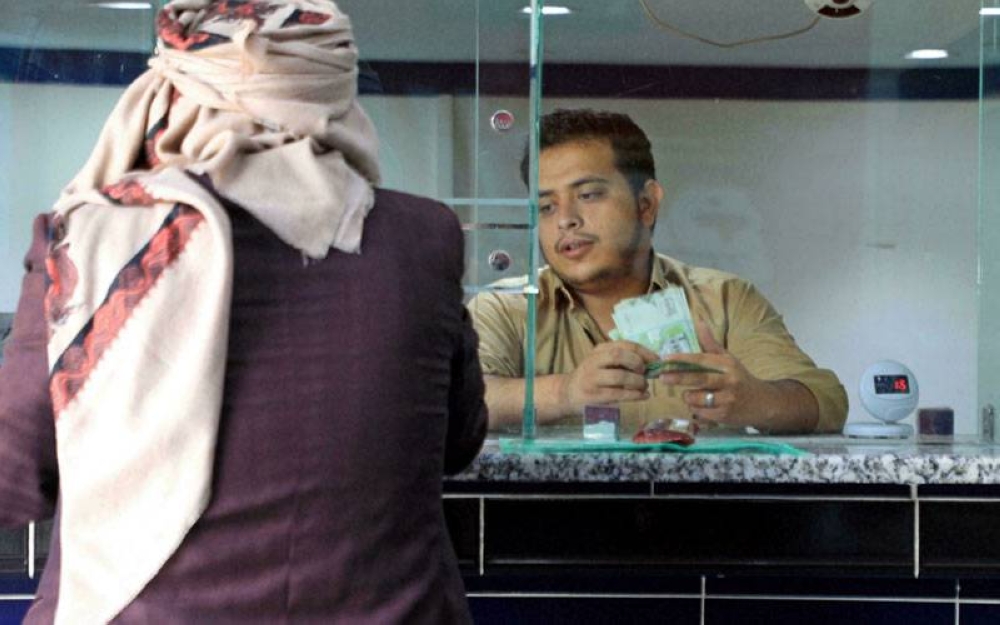 Kadar tukaran asing yang berbeza antara mata wang yang diedarkan kerajaan Yemen dengan kumpulan Houthi merumitkan urusan perdagangan, perniagaan dan orang ramai. - Foto AFP