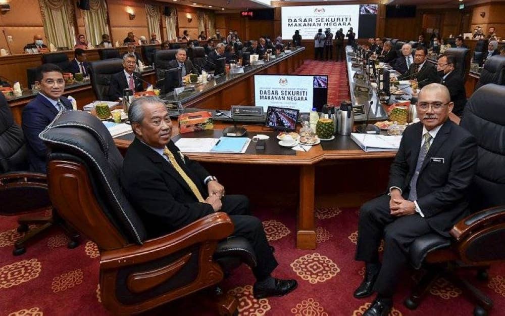 Kabinet Muhyiddin merangkumi 70 anggota terdiri daripada ahli Parlimen dan beberapa Senator.