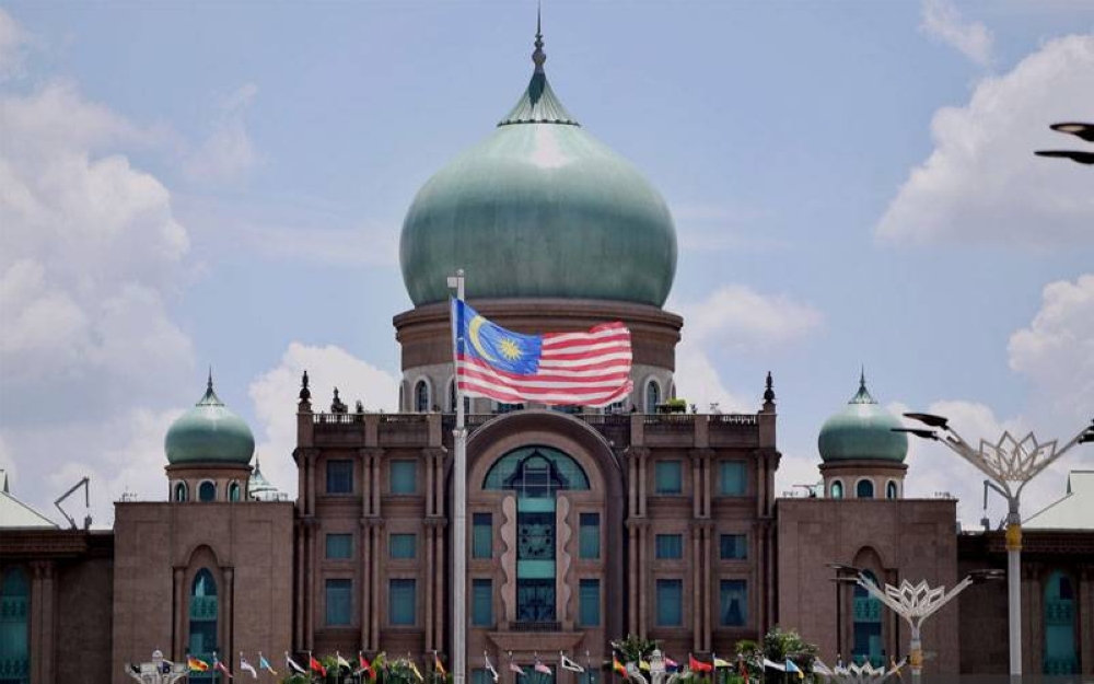 Debaran pembentukan kabinet kini semakin hangat dalam kalangan parti-parti politik yang menyokong Ismail Sabri.