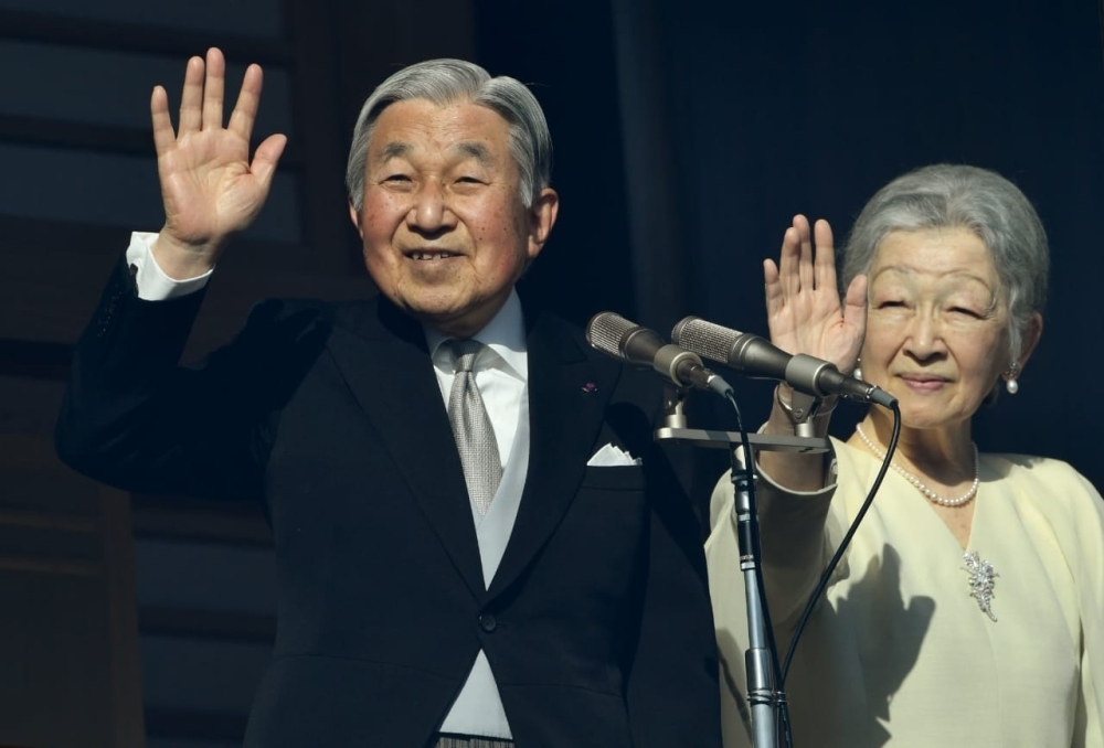 Bekas Maharaja Jepun, Akihito dan bekas Maharani, Michiko Shoda yang merupakan rakyat biasa. - AFP
