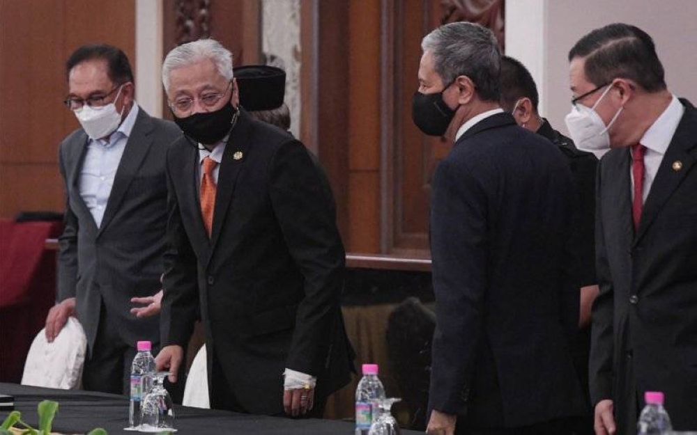 Perdana Menteri Datuk Seri Ismail Sabri Yaakob ketika menghadiri Majlis Menandatangani Memorandum Persefahaman Transformasi Dan Kestabilan Politik Di Antara Kerajaan Persekutuan Dan Pakatan Harapan di Bangunan Parlimen.  Turut hadir, Ahli Parlimen Port Dickson Datuk Seri Anwar Ibrahim, Yang Dipertua Dewan Negara Tan Sri Dr Rais Yatim, Yang Dipertua Dewan Rakyat Datuk Azhar Azizan Harun, dan Ahli Parlimen Bagan Lim Guan Eng. - Foto Bernama