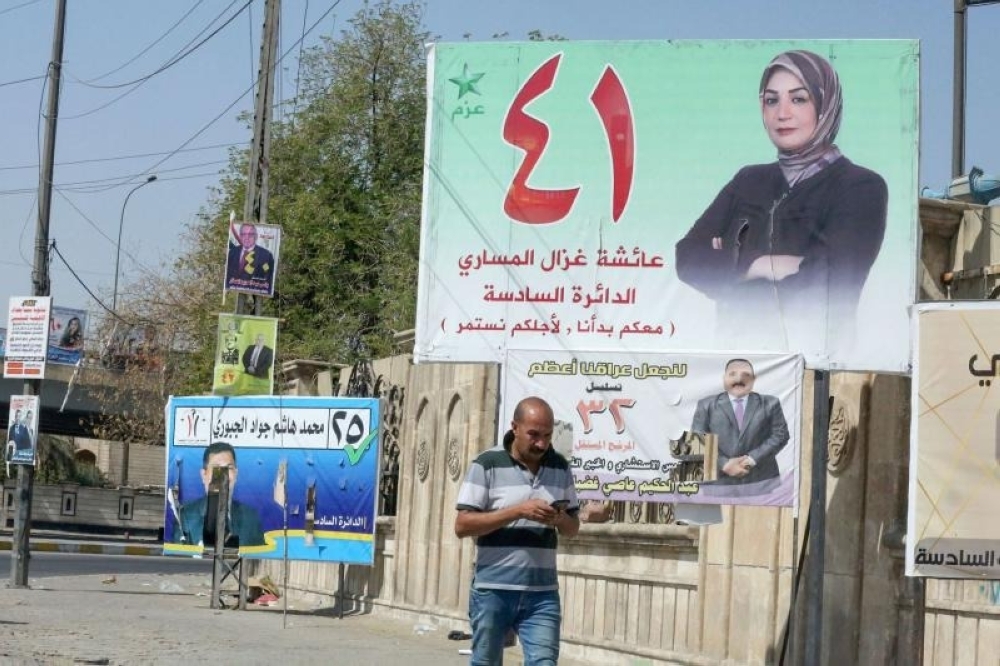 
Poster memaparkan calon pilihan raya dipasang di kebanyakan laluan utama di Baghdad. - AFP