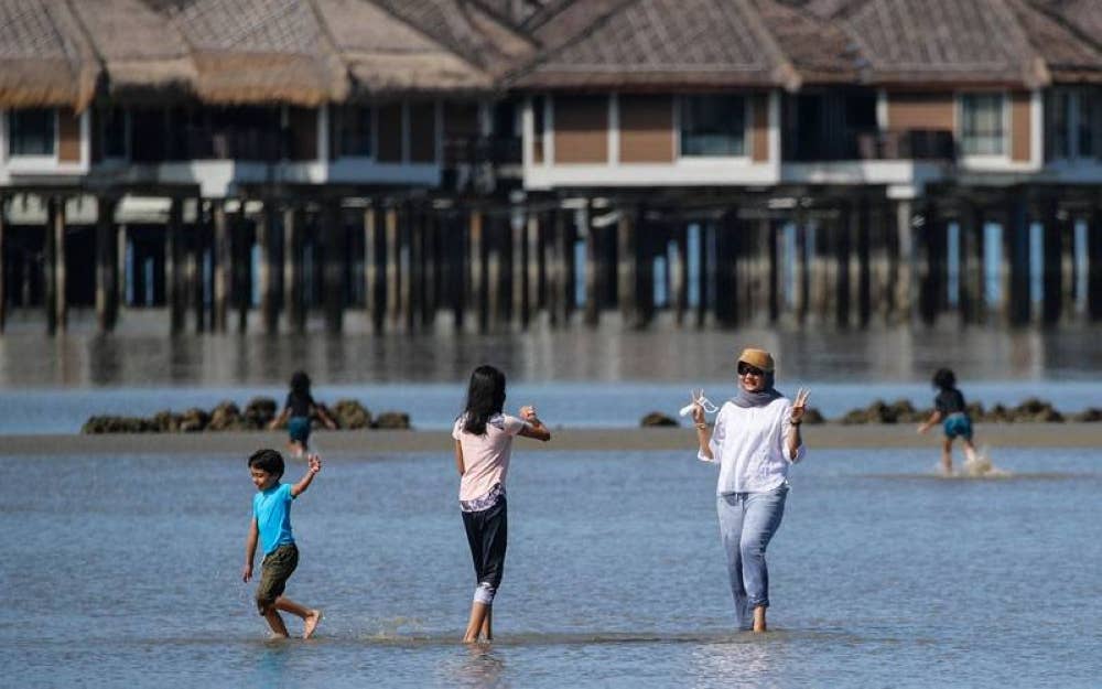 Rakyat Malaysia kini boleh melancong ke seluruh negara sekali gus mampu memulihkan sektor perhotelan yang terjejas teruk akibat Covid-19.
