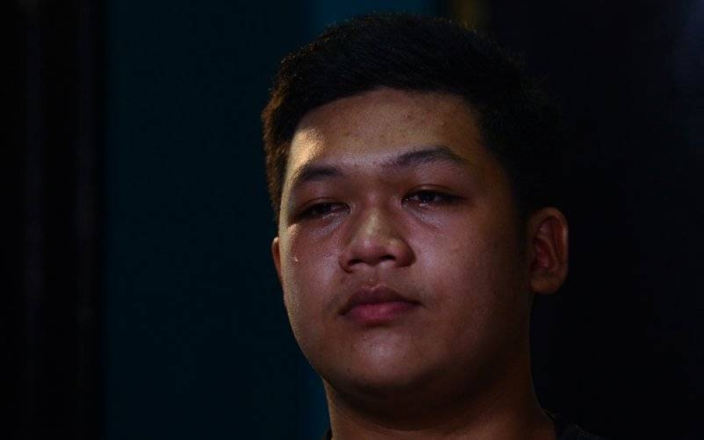 Faris Danial mengalirkan air mata lelakinya apabila menceritakan kisah kehidupan keluarganya selepas kehilangan ayah kerana Covid-19 - Photo: Mohd Halim Abdul Wahid