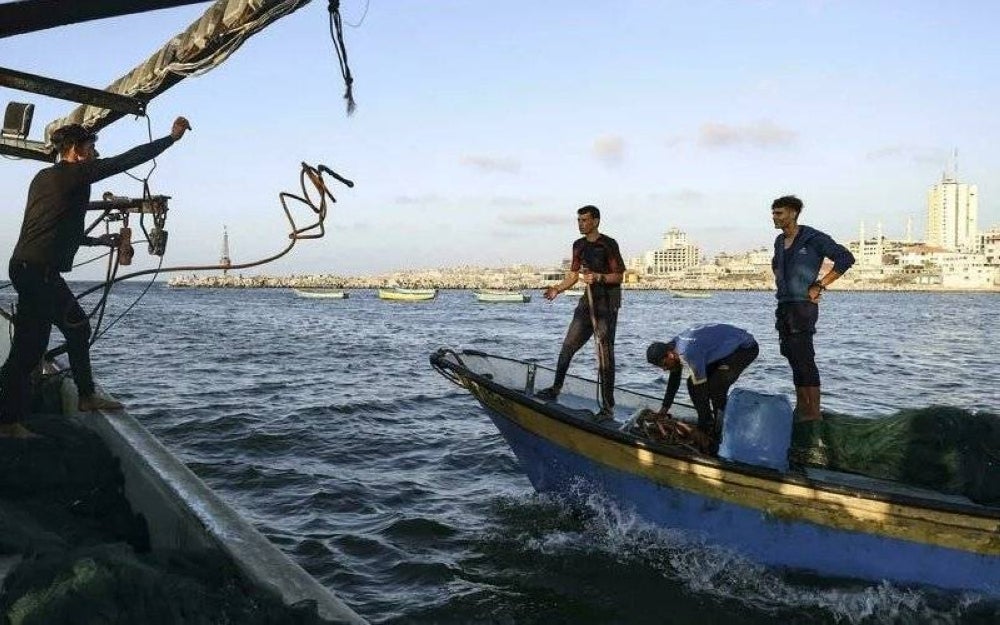Nelayan-nelayan Palestin tidak dibenarkan oleh Israel menggunakan enjin bot moden. - Foto AFP