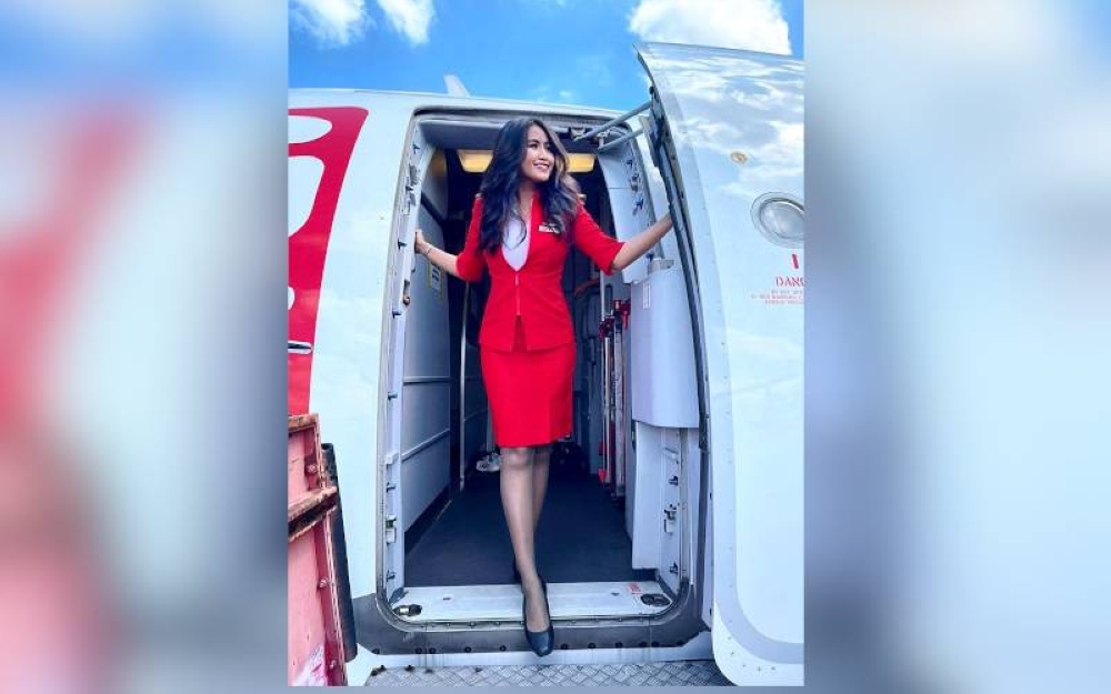 Tiara berpengalaman selama tujuh tahun sebagai pramugari AirAsia.