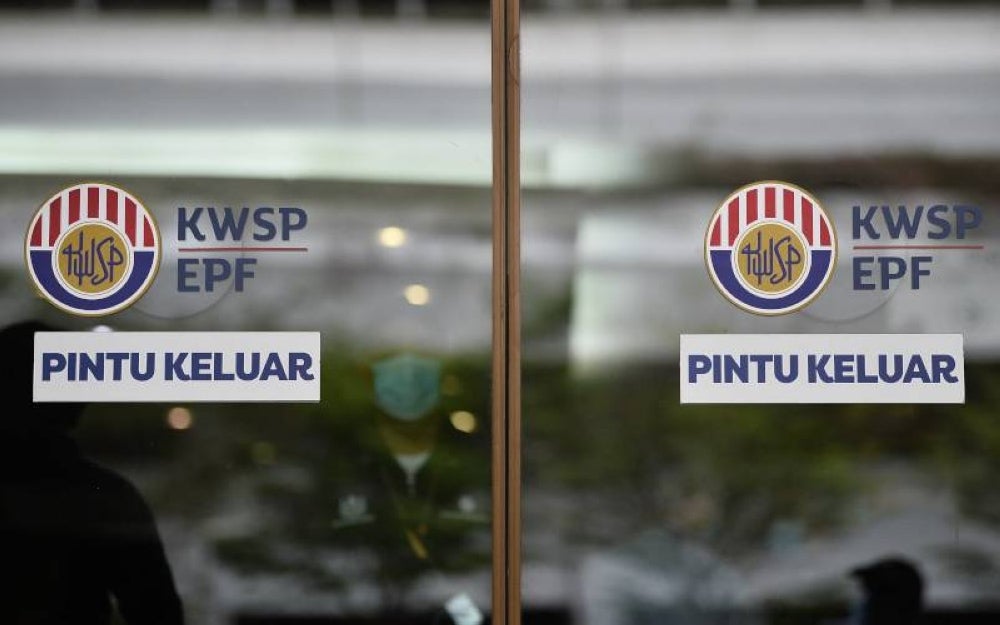 Ramai netizen memberi komen menanti-nanti pengumuman kebenaran pengeluaran simpanan KWSP pada Bajet 2022 petang tadi.