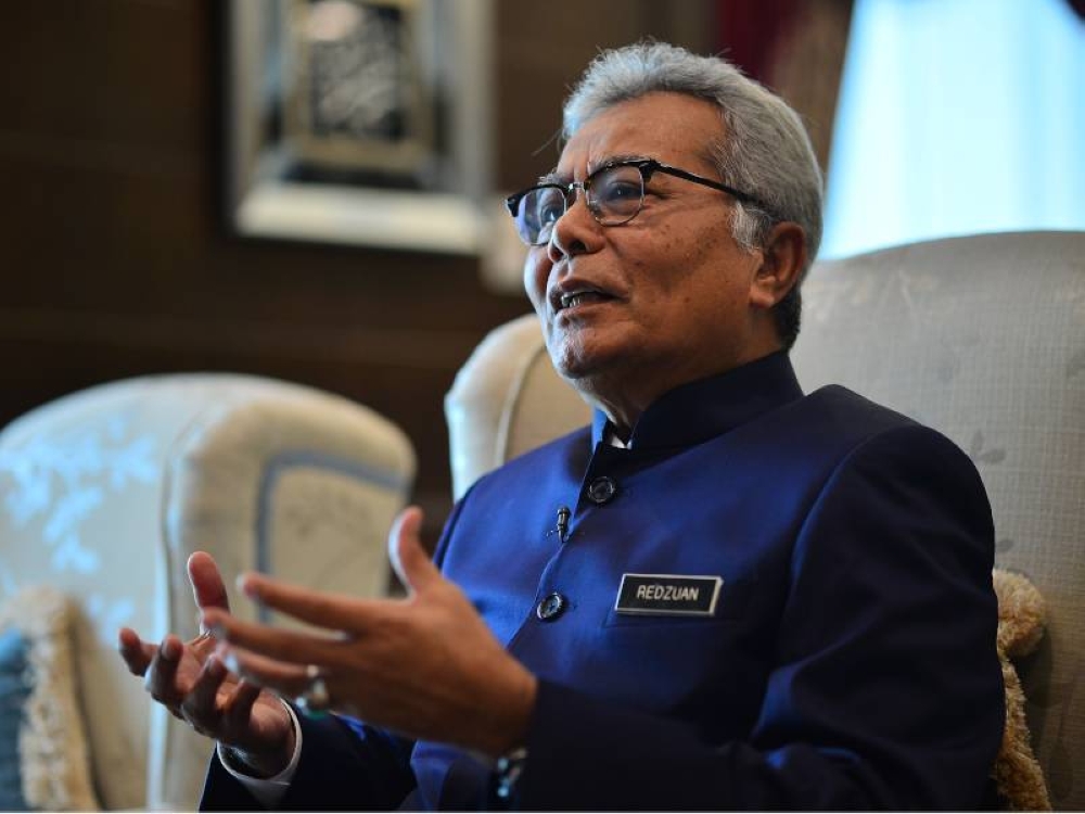 Mohd Redzuan atau Pak Wan yang juga MPT Bersatu berhasrat menjemput wartawan hadir ke Rumah Gerakan Bersatu Parlimen Alor Gajah bagi mendengar dapatan kajian dan sikap pengundi di setiap DUN kawasan berkenaan.