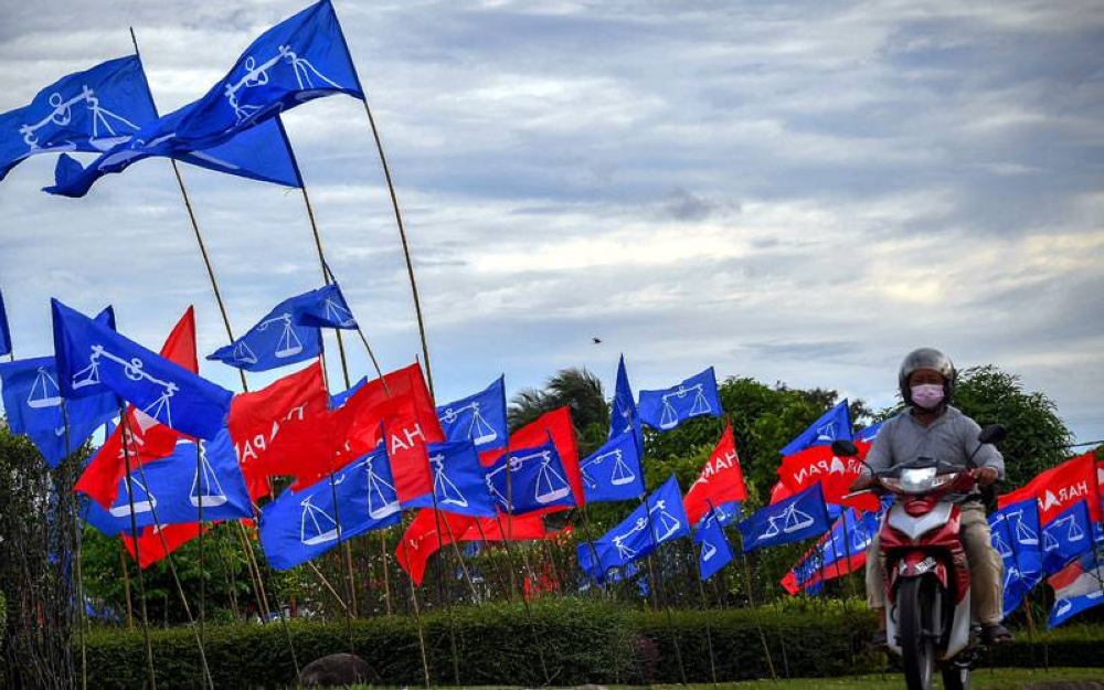 Perang bendera semakin hangat pada PRN Melaka.