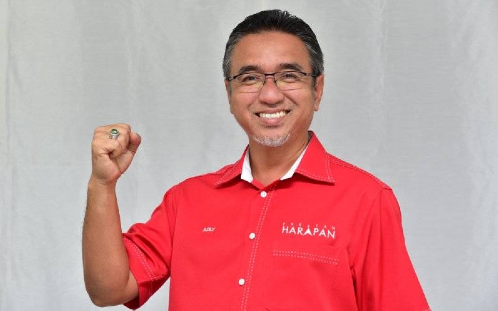 Adly Zahari yang mewakili parti Amanah/PH bakal mempertahankan kerusi DUN Bukit Katil.