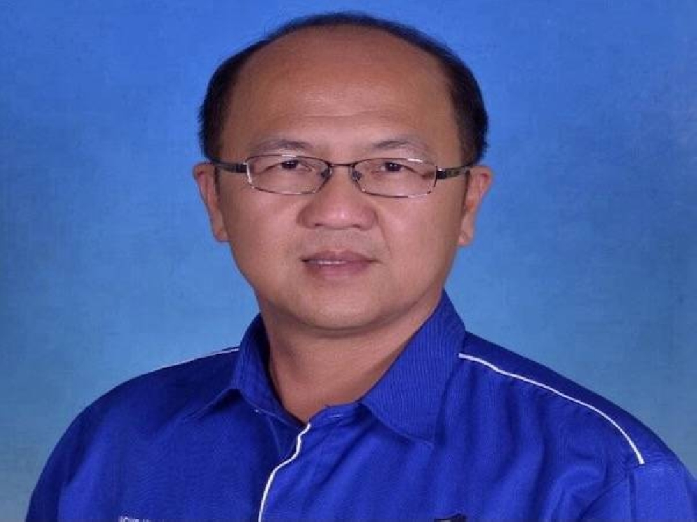 Hee Sem dalam kiraan tidak rasmi memenangi kerusi DUN Machap Jaya. 