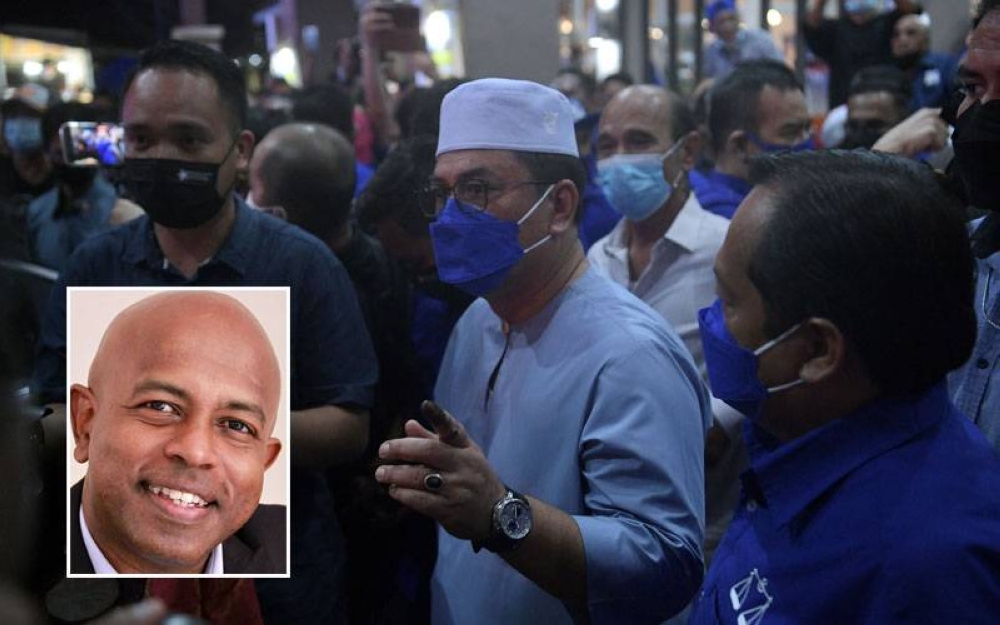 Datuk Seri Sulaiman Md Ali (tengah) hadir di Command Center Barisan Nasional bagi meraikan kemenangan bersama jentera BN pada Pilihan Raya Negeri (PRN) pada Sabtu. Gambar kecil: Sivamurugan Pandian