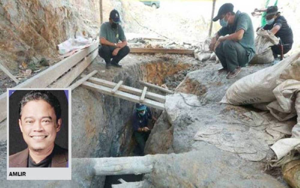 Anggota Jabatan Perhutanan Negeri Pahang mengesan kegiatan melombong emas secara haram menggunakan kaedah lubang di Hutan Simpan Ibam, Muadzam Shah, Rompin pada pertengahan Jun lalu.