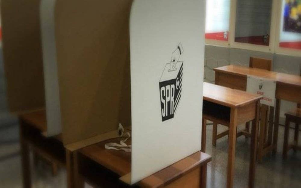 Seramai 349 calon termasuk 304 lelaki dan 45 wanita berusia antara 24 hingga 79 tahun akan berentap dalam PRN Sarawak ke-12. 