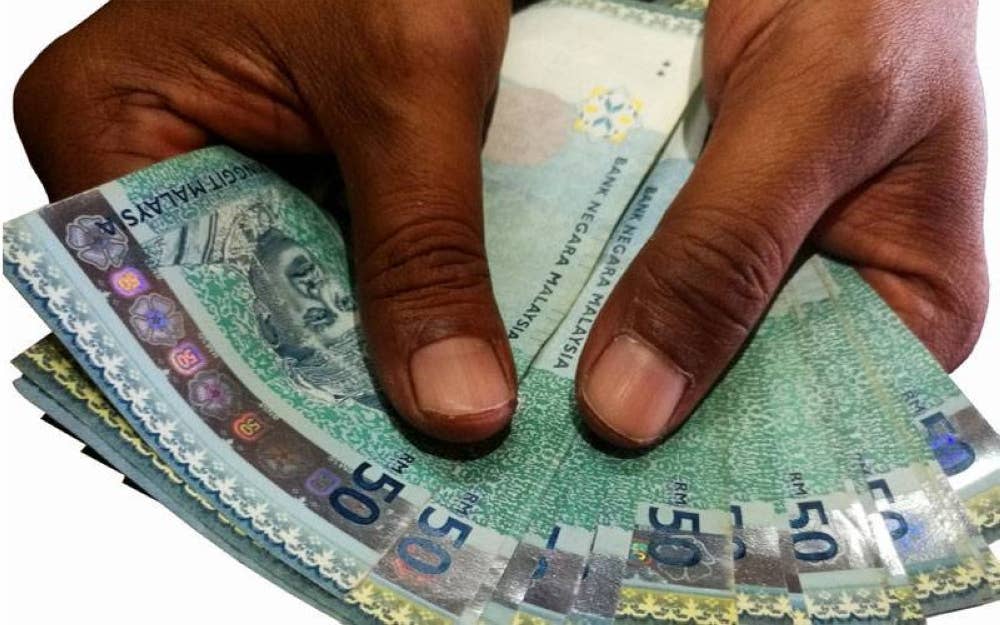 Bantuan ekonomi kepada golongan B40 perlu digandakan bagi menyelamatkan murid daripada terus tercicir dalam persekolahan. (Gambar hiasan) - Foto 123RF