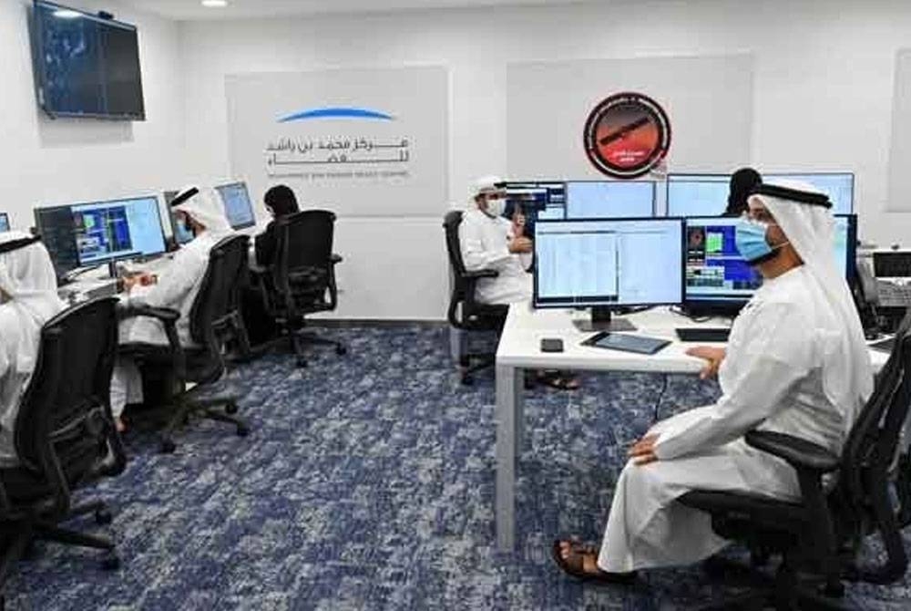 Para pekerja sektor awam tidak lagi bercuti pada hari Jumaat mulai tahun depan. - Foto AFP