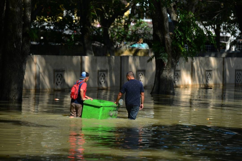 Keadaan semasa ketika tinjauan lensa Sinar Harian di sekitar kawasan banjir di Sri Muda pada Selasa. Foto SINAR HARIAN / MOHD HALIM ABDUL WAHID.