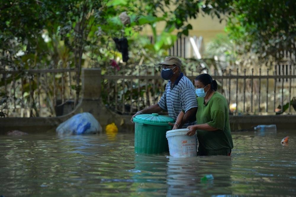 Keadaan semasa ketika tinjauan lensa Sinar Harian di sekitar kawasan banjir di Sri Muda pada Selasa. Foto SINAR HARIAN / MOHD HALIM ABDUL WAHID.