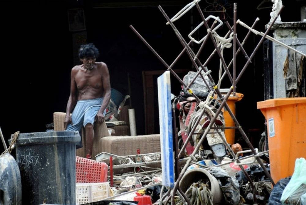 Kerajaan sepatutnya lebih memahami kesusahan dan keperluan rakyat terutama mereka yang dilanda musibah. - Foto Bernama