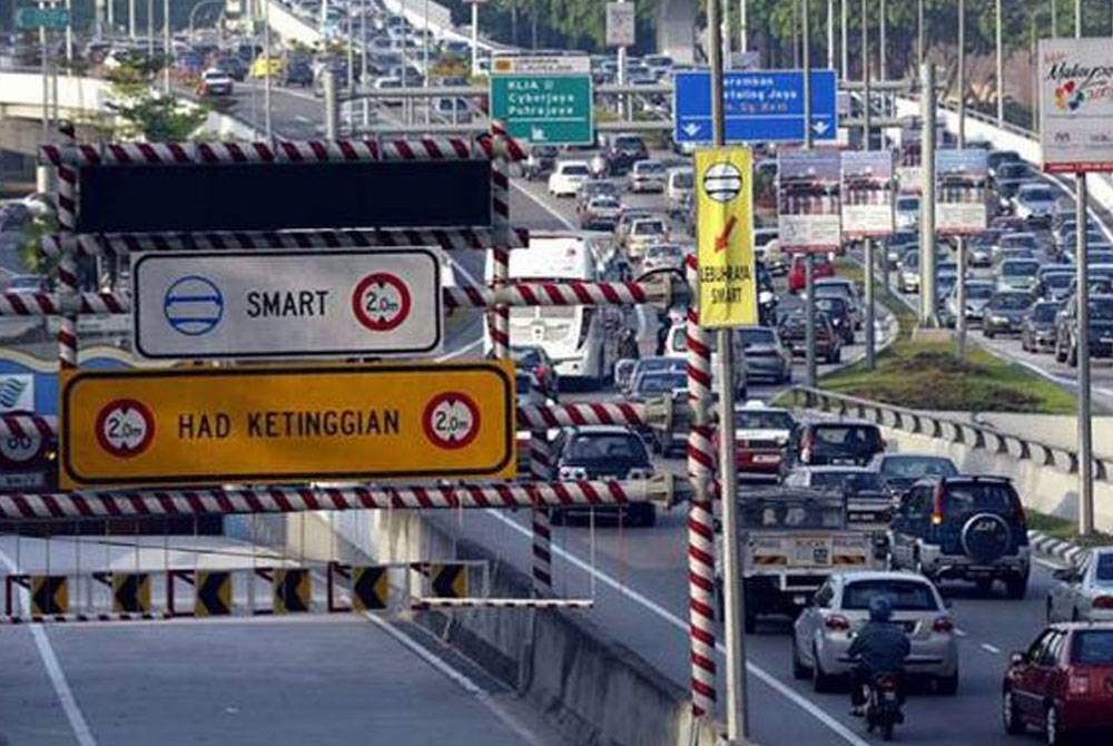 Sebanyak lima juta meter padu air banjir berjaya dilencongkan daripada memasuki Kuala Lumpur menggunakan Terowong SMART semalam. - Foto fail benama