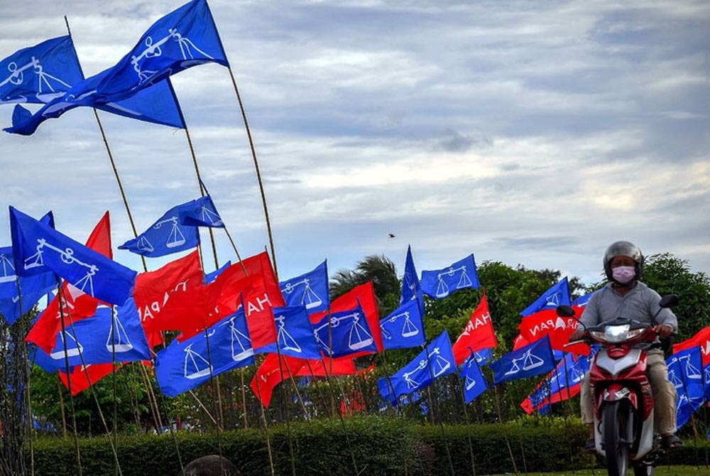 Terdapat ura-ura Parlimen juga akan dibubarkan bagi membolehkan Pilihan Raya Umum ke-15 (PRU15) diadakan. - Gambar hiasan