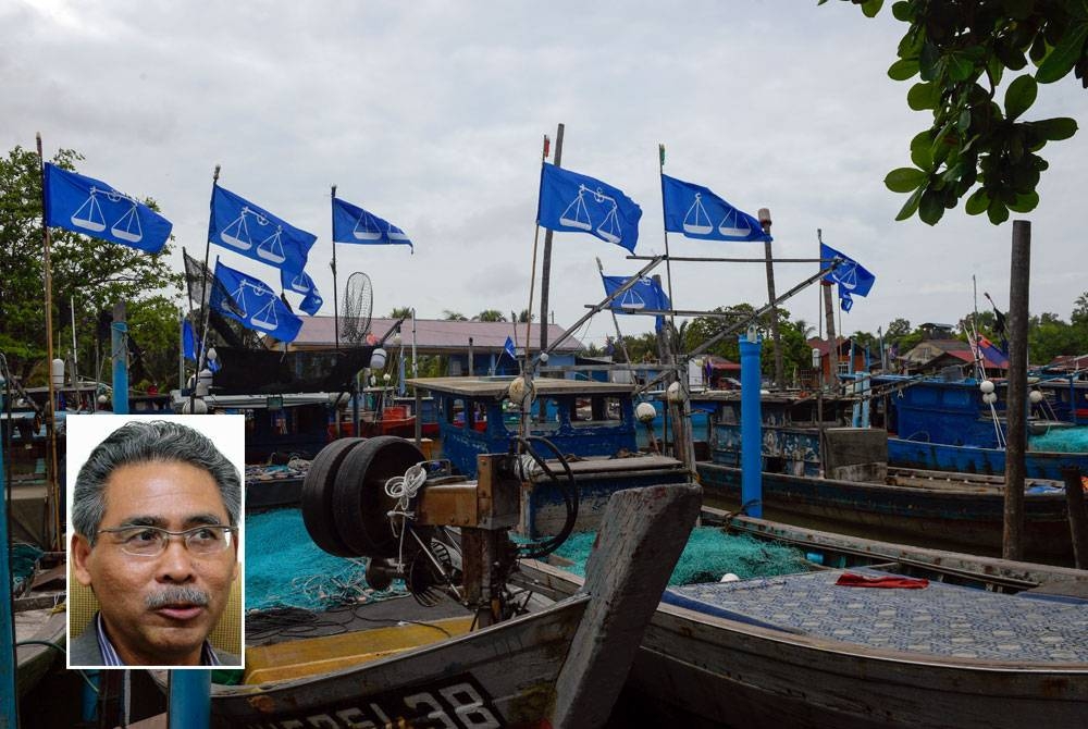 Gambar kecil: Prof Madya Dr Azmi Hassan