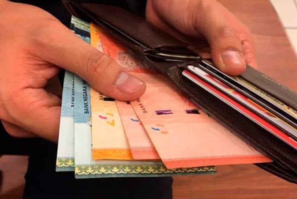 Peningkatan kos sara hidup menyebabkan ramai pihak meminta agar menyegerakan penetapan gaji minimum RM1,500.