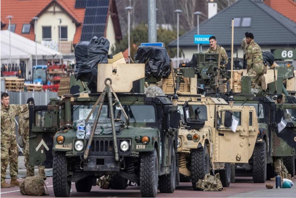 Negara-negara kecil menerima tekanan negara-negara besar untuk menyertai blok dan kumpulan mereka sehingga tercetusnya perang.