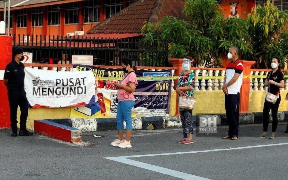 Faktor kekurangan pengundi kaum Cina keluar mengundi pada PRN Johor mungkin disebabkan tindakan protes terhadap DAP, kelesuan politik dan kebimbangan penularan varian Omricon yang masih berleluasa.