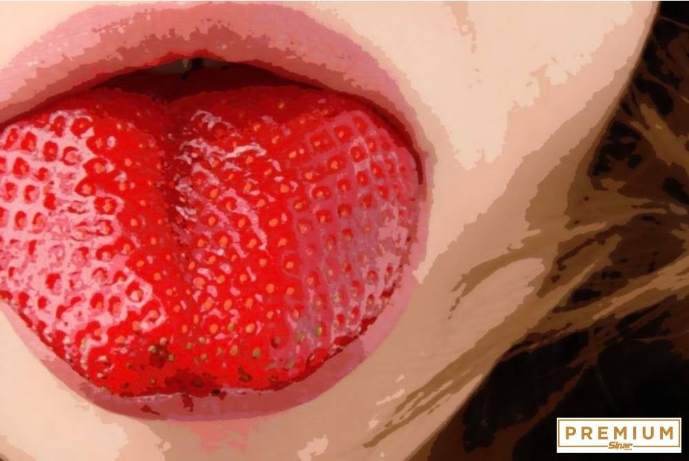 Salah satu simptom penyakit Kawasaki ialah lidah menjadi merah serupa bentuk strawberi.